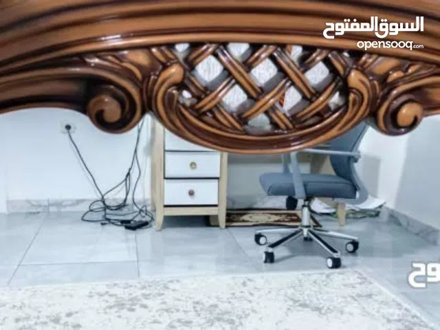 مرأة للبيع مستعملة نظيفة كما في الصورة مرآة فاخرة للمرأة الراقية  قطعة مو مجرد مرآة... هذه لمسة فخام