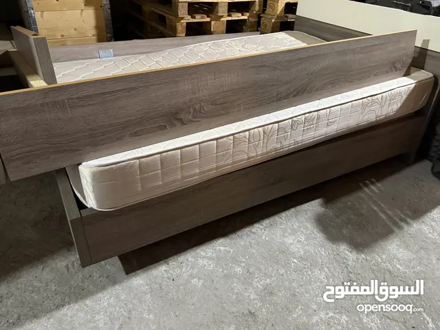 للبيع سريرين واحد مبطل جاهز للنقل واحد مركب مع مترس نضاف السعر للواحد30واذا تبي ثنينهم ب 55الثنين
