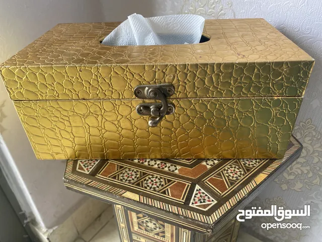 علبة محارم دهبية