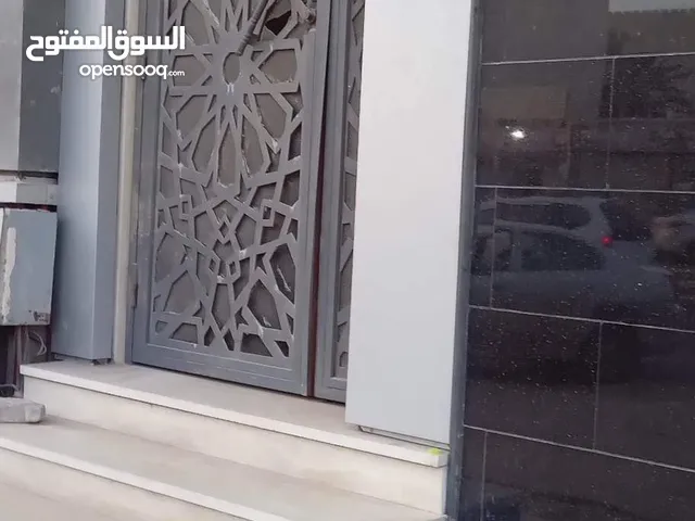 صالة للإيجار في سوق الجمعه