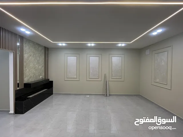 اربد الراهبات شقة جديدة فاخرة فارغة للايجار مساحة 155م بالقرب من سوبر ماركت mk للطلاب طالبات فقط