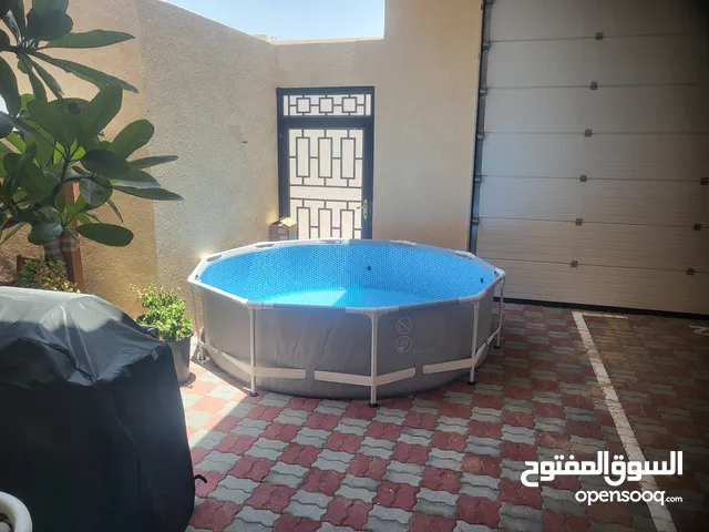 مسبح خارجي مستعمل مرة واحدة