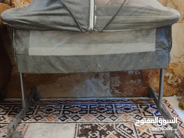 أغراض اطفال مستعمل للبيع جميع مايحتاجه الطفل وبأسعار مناسبه يوجد خدمه توصيل