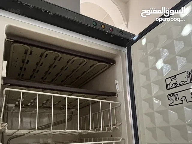 فريزر بحالة ممتازة للبيع ببلاششششش