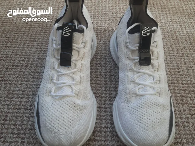 Under Armour Curry size:43