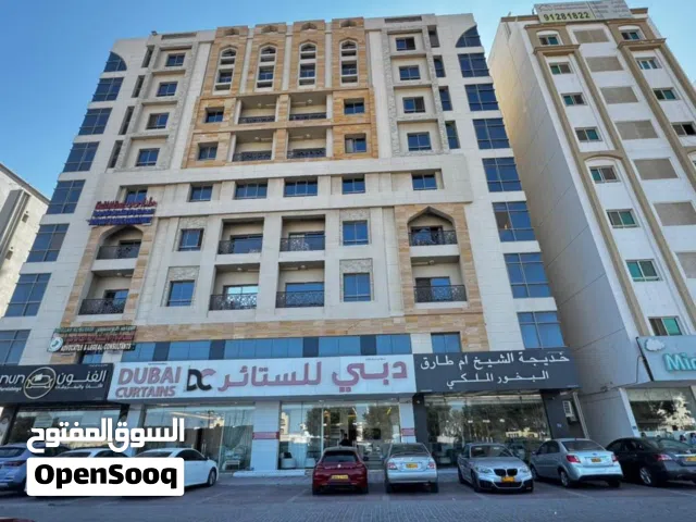 شقة للإيجار مكونة من غرفة صالون وحمامين
