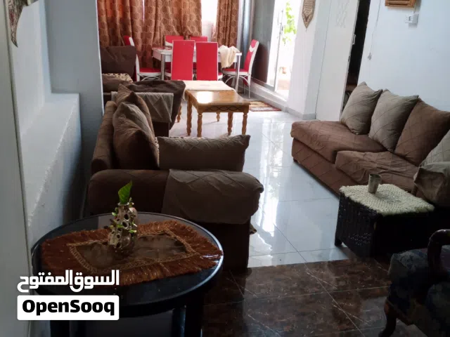 شقه للبيع في منطقه جبل القلعة شارع إبن الحسين
