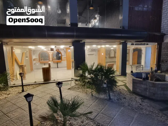 للايجار محل بمنطقة السالمية دوبلكس مساحتة 210 متر ومع وجود مساحة جلسات خارجية يمنع تأجير للمطاعم