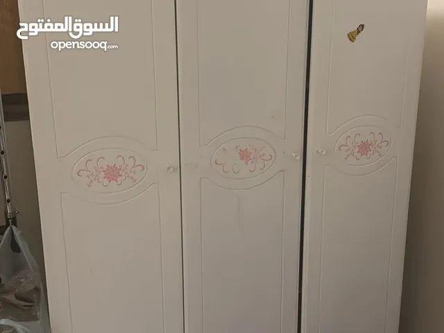 للبيع دولاب ملابس
