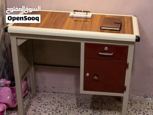 ميز مكتبي حديد