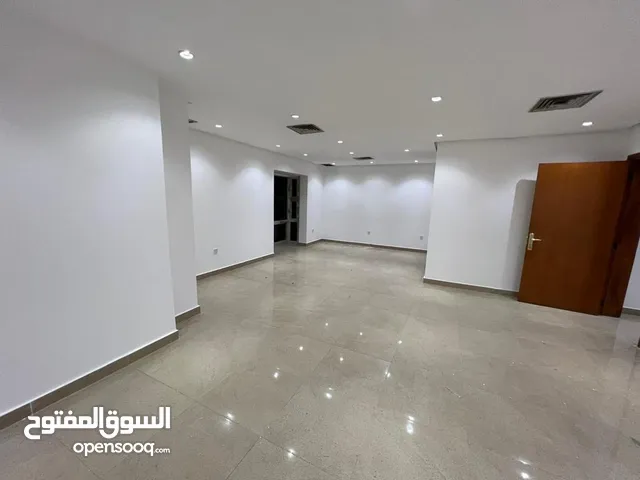450 m2 More than 6 bedrooms Villa for Rent in Hawally Salwa