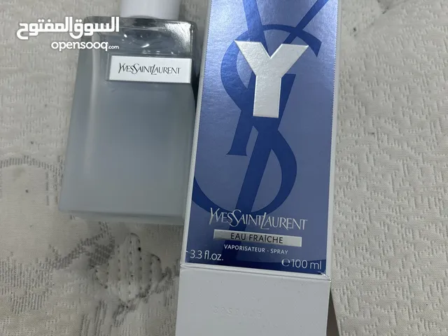 للبيع عطر yvessaintlaurent مستخدم نص العطر و العطر نضيف جداً و معا الكارتون