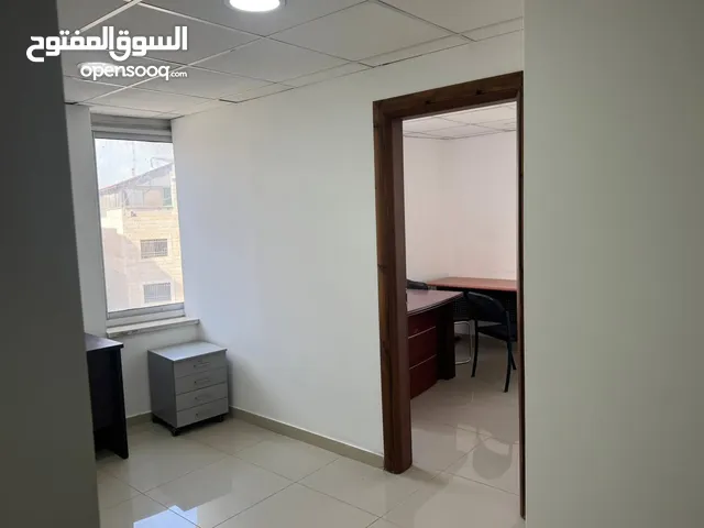 مكاتب فارغة للايجار في الارسال قرب برج فلسطين