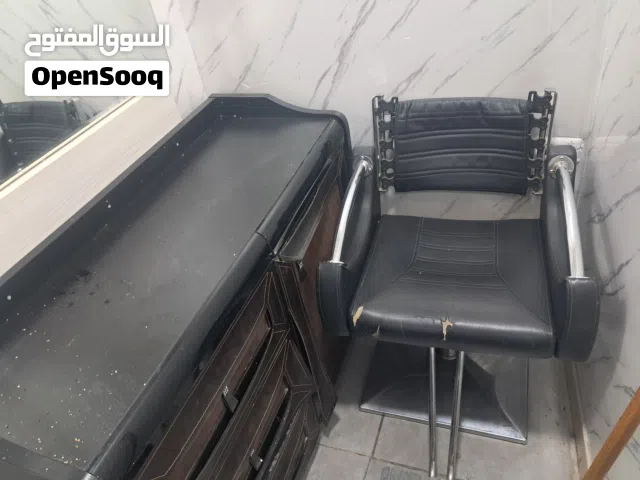 كرسي حلاقه للبيع مع طاوله
