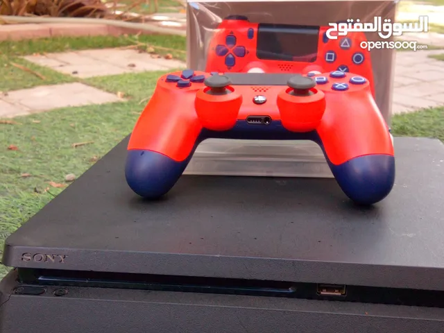 للبيع بلاي ستيشن 4 مع 3 سيديات 45 دينار