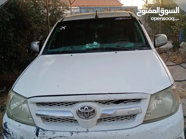 يوجد بكم تويوتا هايلكس غمارتين موديل 2006 مرفق معه الفحص واي استفسار تواصل  ع رقمي أو ع محداثات