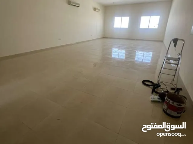مدينه الرياض فيلا اول ساكن شقه 3 غرف وصاله وحوش كبير خاص و 3 حمام وموزع مساحات ممتازه