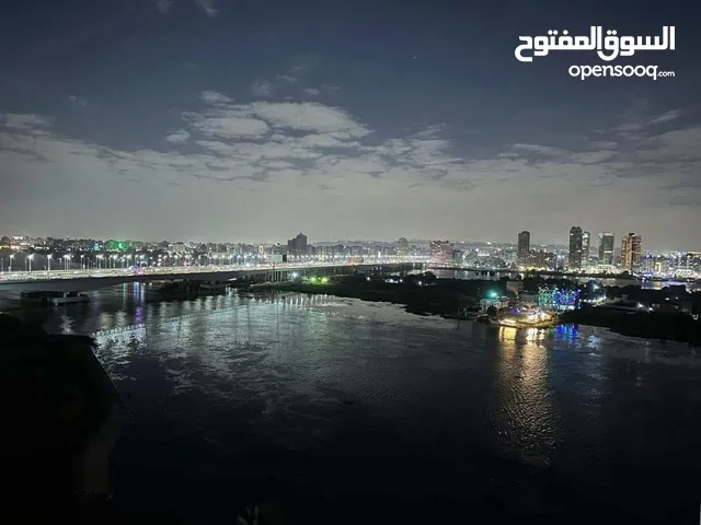 شقه فندقيه فاخره مطله علي النيل