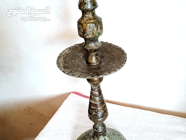 شمعدان أنتيك من النحاس الأصفر الفاسي القديم عمره اكثر من 70 سنة لهواة جمع التحف القديمة