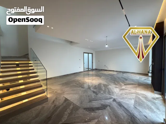 فيلا فاخره تلات طوابق درجه أولي