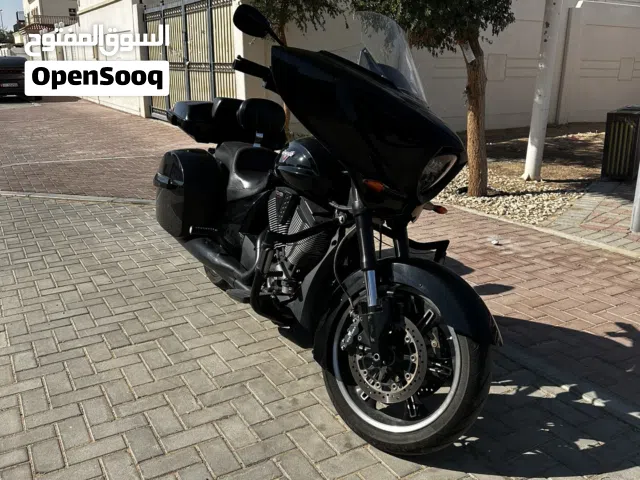 فيكتوري كروس كانتري 8ball موديل 2014 مزود عليها انجن قارد وكشافات وتور باك مع مسند وجلاد حمايه