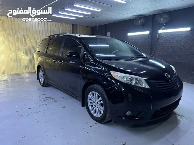 Toyota Sienna XLE 2013 full option Finger star with Sunroof,Automatic doors and leather seats