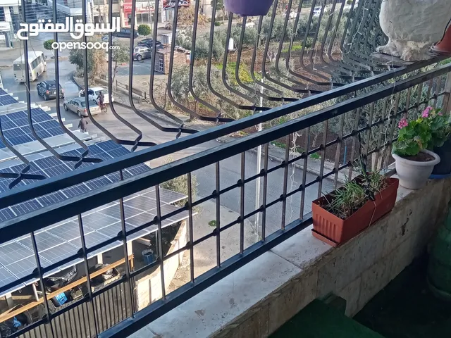 شقه للبيع اربد مجمع الشيخ خليل قريبه من دوار القبه وكلية البنات وبجانب المستشفى الاسلامي من المالك