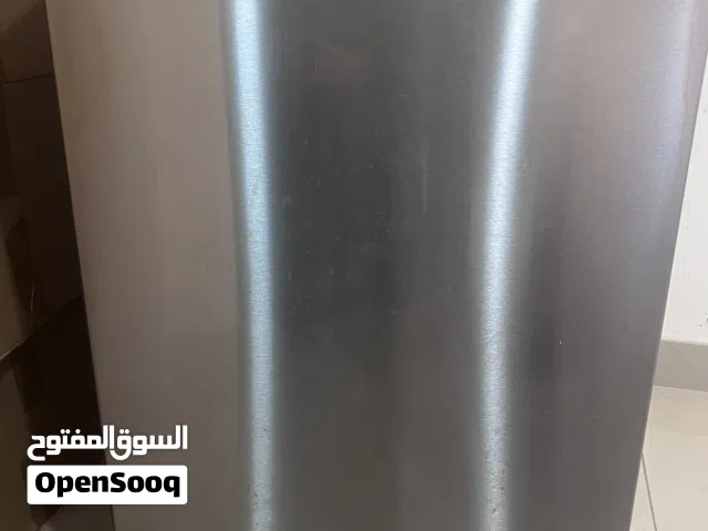 غسالة. صحون.