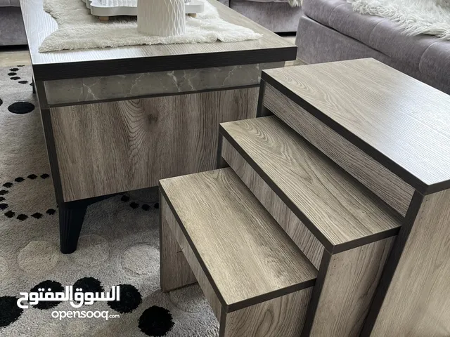 طاولات مستعمل نضيف