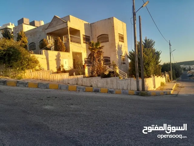 فيلا 3 سكنات أحكام خاصه خلف المدارس العالميه حوض خربة خليفة بالقرب من الحويطي بسعر مغري جدا