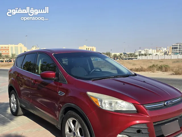 Ford Escape 2015 for urgent sale due to travelling. فورد اسكيب نضيف جدا, 2015 للبيع لدواعي السفر.