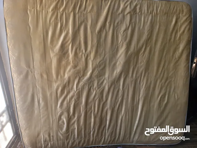 فرشة غرفة نوم مستعمله بحالة الجديد