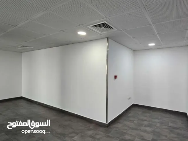 48136\مجمع تجاري للبيع في شارع المطار موقع حيوي وبسعر مميز