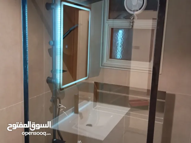 فني زجاج ابو علي