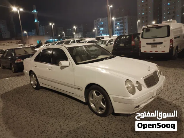 2000 مرسيدس بنز الفئة-E E 200