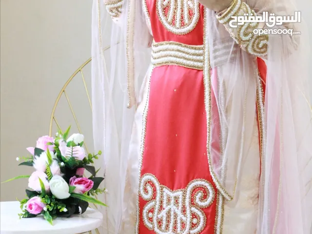 لبس عماني تقليدي مناسب للعرايس