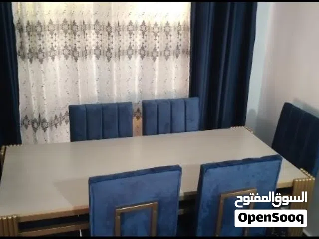 طاولة طعام(سفرة). طاولة و6 كراسي استعمال بسيط بحالة الجديد للبيع