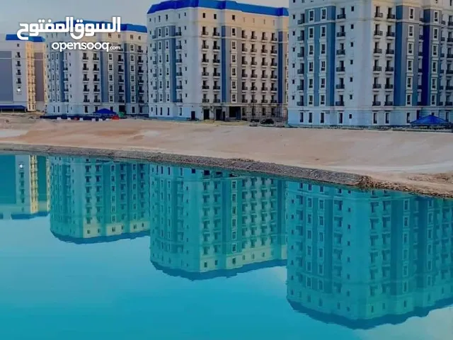شقة للبيع فيو ممتاز بالقرب من مارينا 7 و مطار العلمين الجديده في الحي اللاتيني