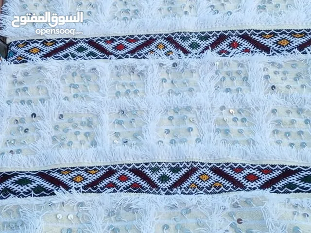 زرابي تقليدية بلموزون لحر من صناعة جيدة بصنع اليد