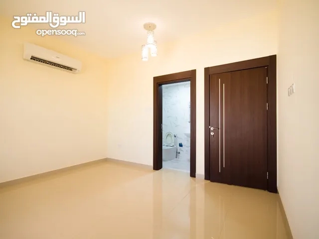 شقة مؤجرة بعقد سنوي للبيع في المعبيلة