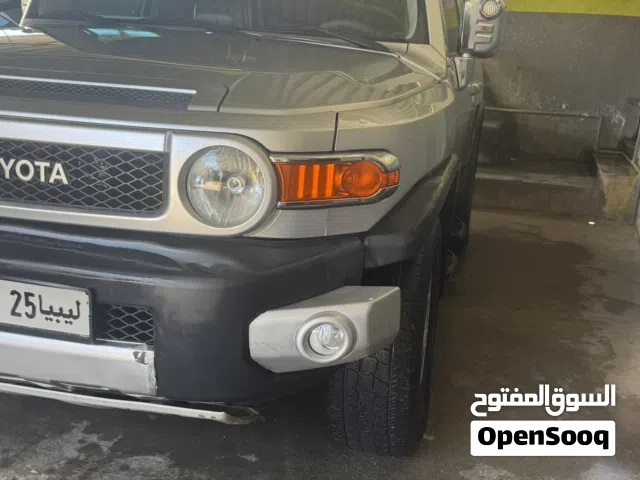 Used Toyota FJ in Tripoli