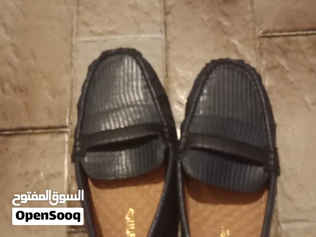 جزمة نظيفه جدا مقاس 35 Very clean shoes, size 35
