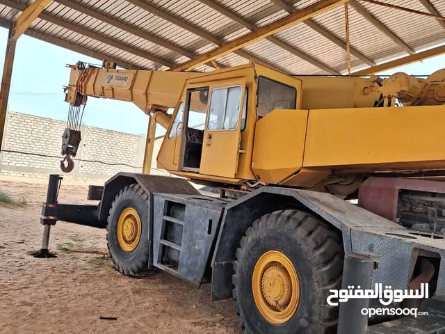 2000 Crane Lift Equipment in Tripoli