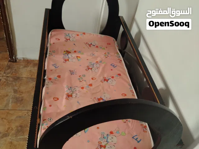 تخت اطفال بحاله ممتازه