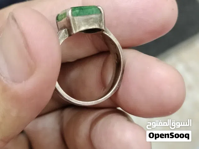 خاتم فضه مع حجر زمرد