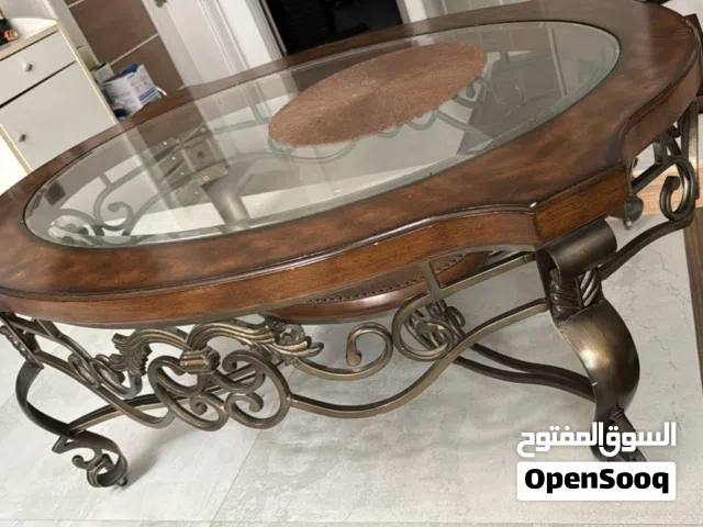 طاولة وسطية زجاجية