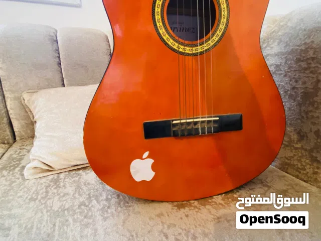 قيتارا للبيع  صنعت سنة 1975