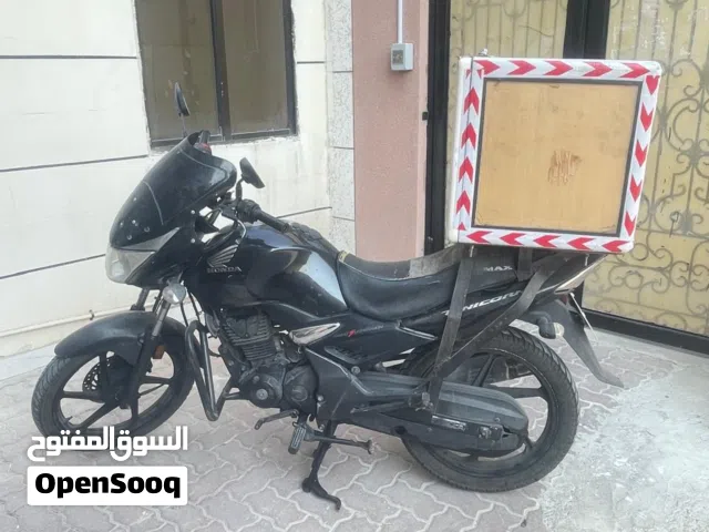دراجه ناريه هوندا يوريكورن 160 للبيع بحاله جيده جدا موديل 2020 به صندوق لنقل الطلبات