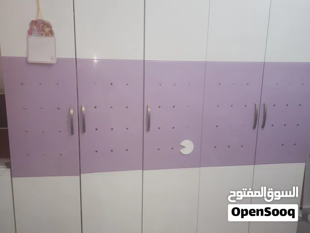 غرفة نوم بنات تختين مفرد ونص كل تخت وخيانه ومكتب وكوميدينا