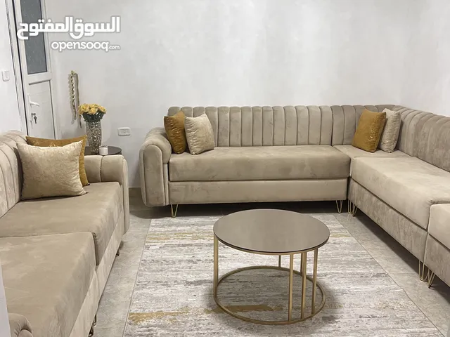 صالون نظيف جدا شبه جديد